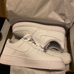 NIKE AIR FORCE 1 WHITE